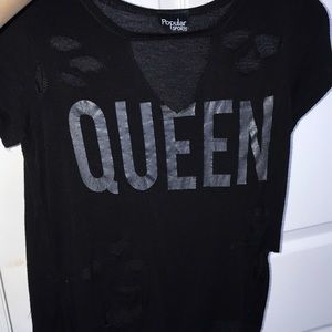 Shirt that say queen on it